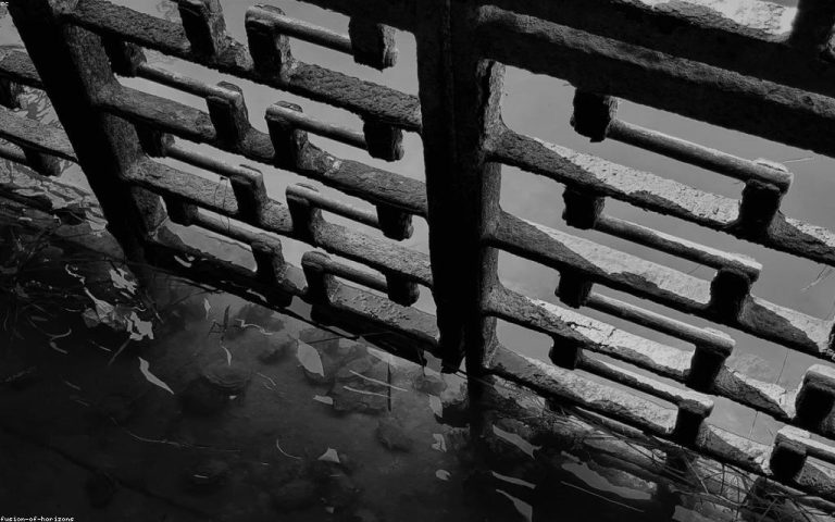 How Galvanizing and PVC Coatings Decide a Fence’s Lifespan